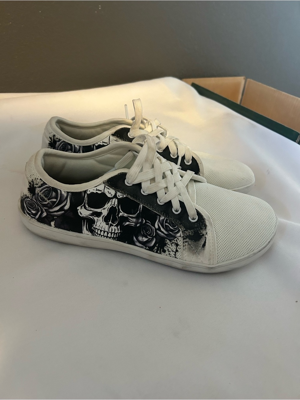 Men's White Athletic Sneakers with Black Skull & Rose Graphic